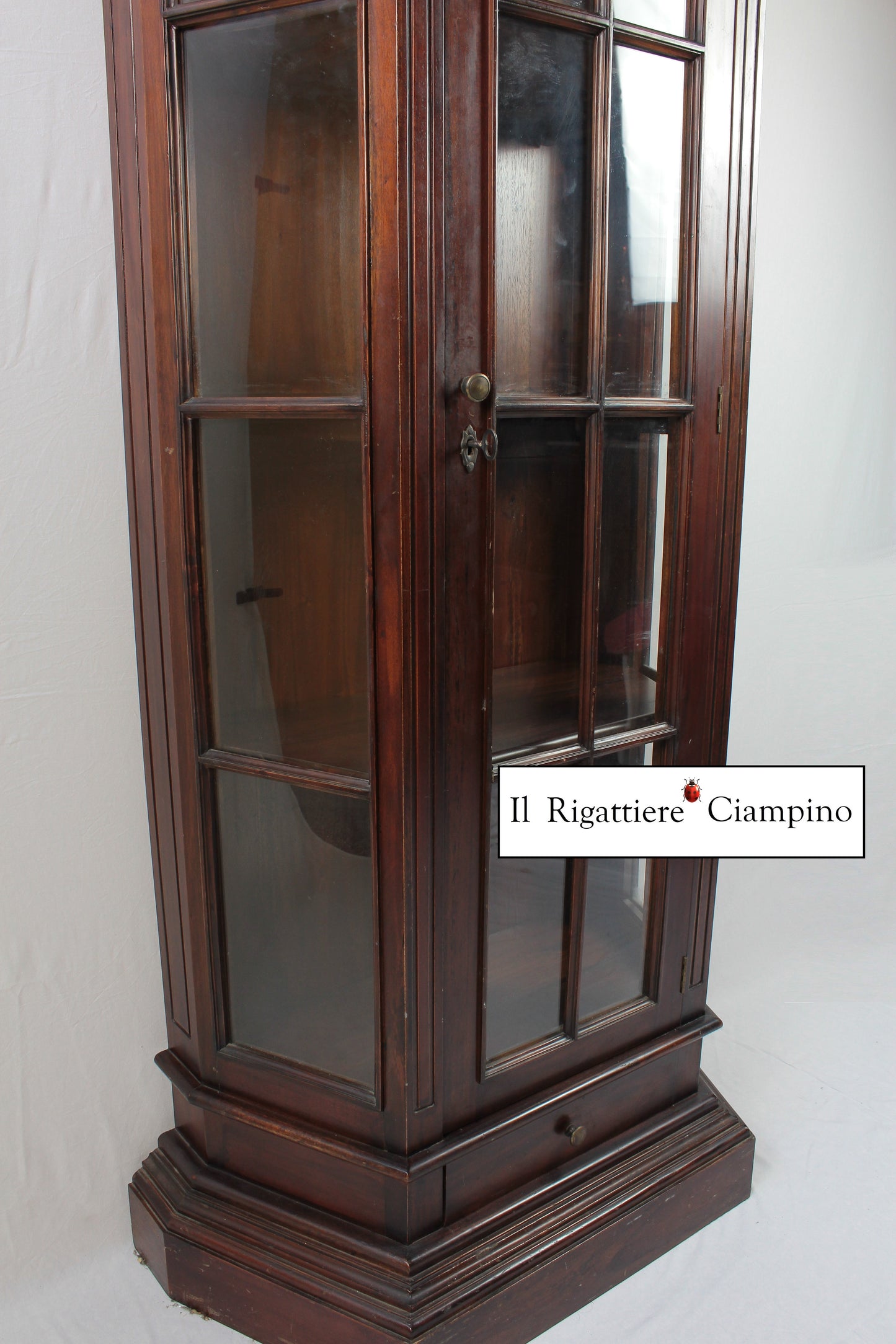 Vetrina Milena in stile inglese, legno mogano massello