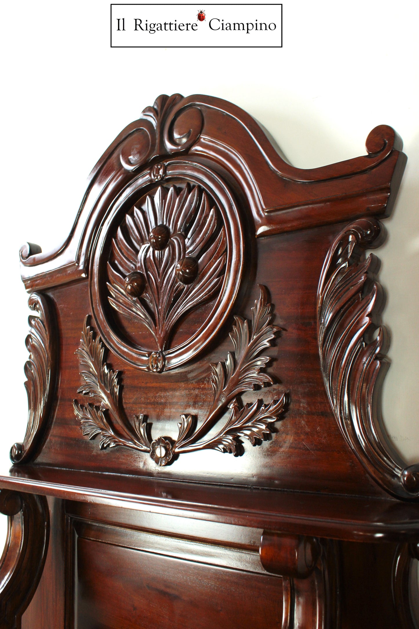 Credenza con Piattaia sagomata in mogano stile inglese
