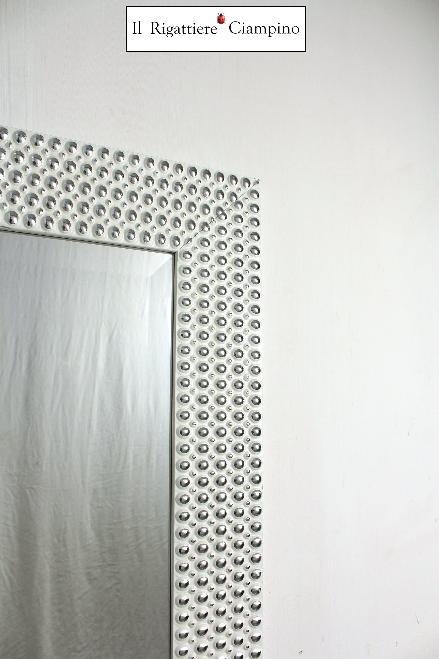 Specchio molato con cornice bianca a pois 79 x 100