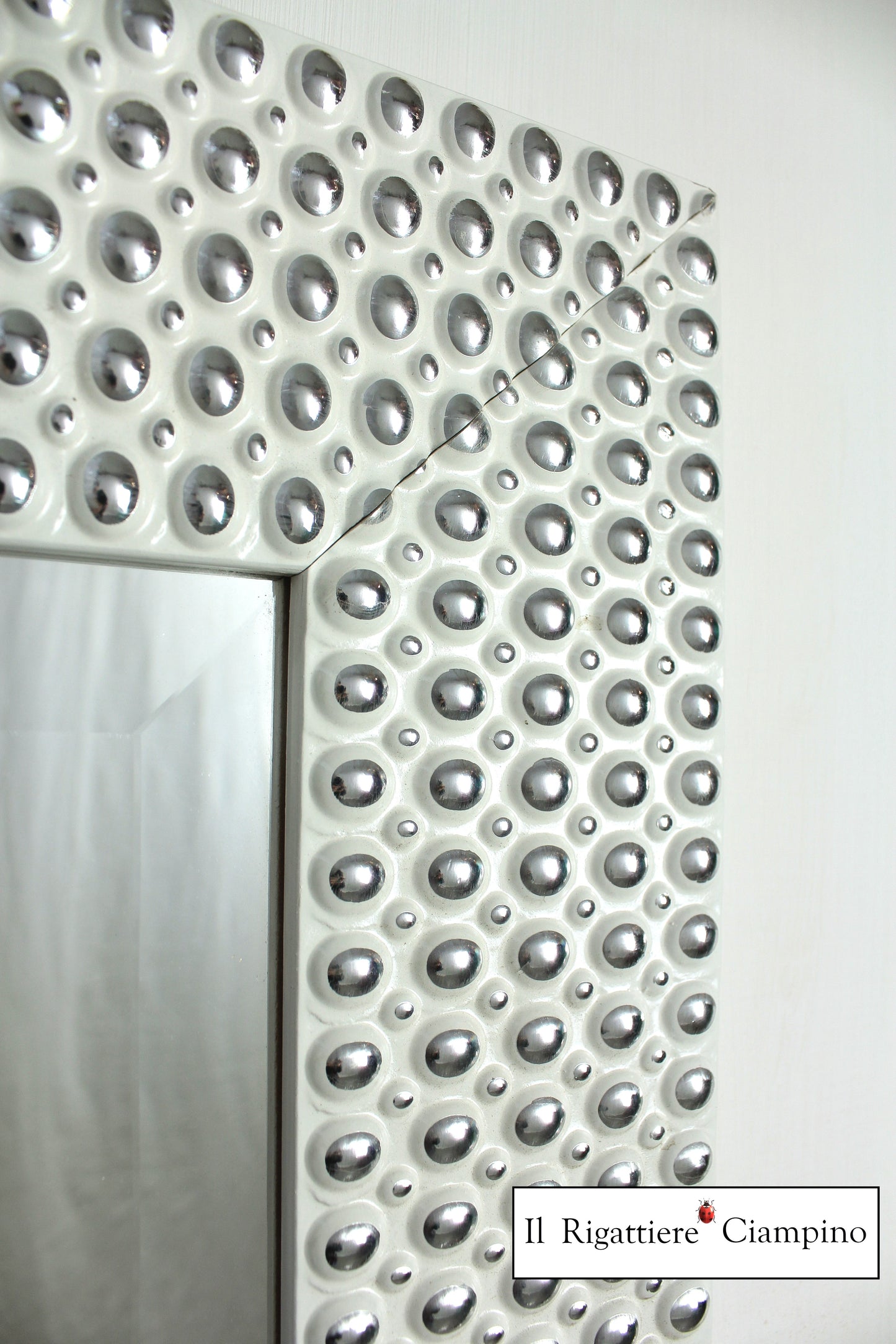 Specchio molato con cornice bianca a pois 79 x 100