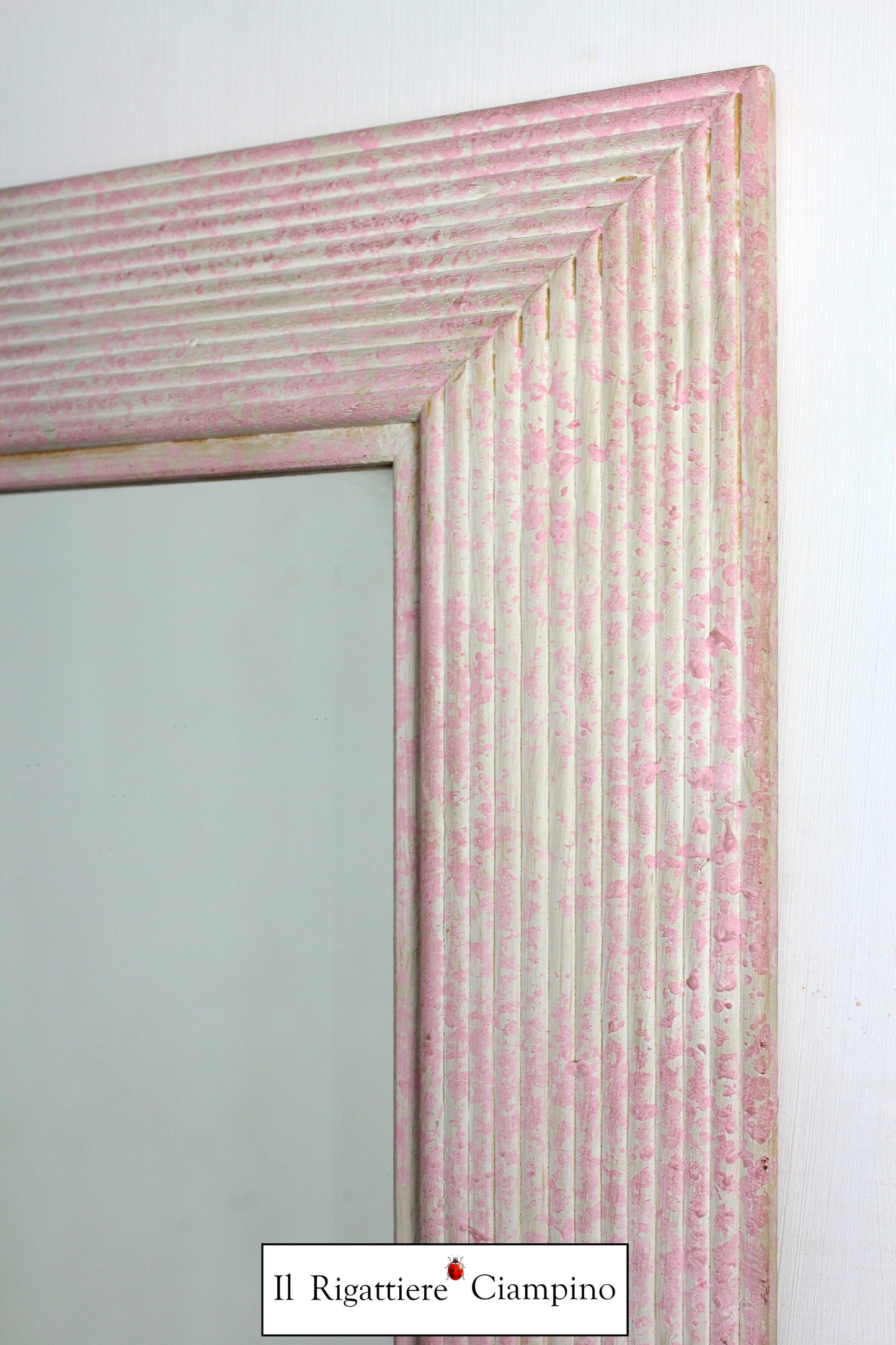 Specchio molato a righe bianco e rosa sporco 77 x 97