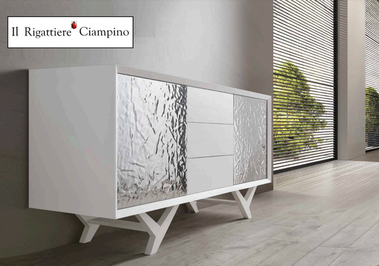 Credenza modello Venezia Plus in legno frassino con ante in acciaio martellato e cassettiera