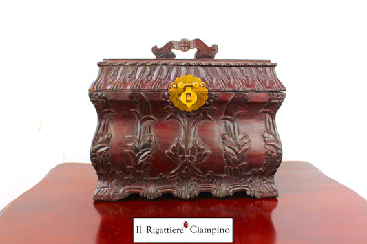 Scrigno portagioie in legno con ripiani