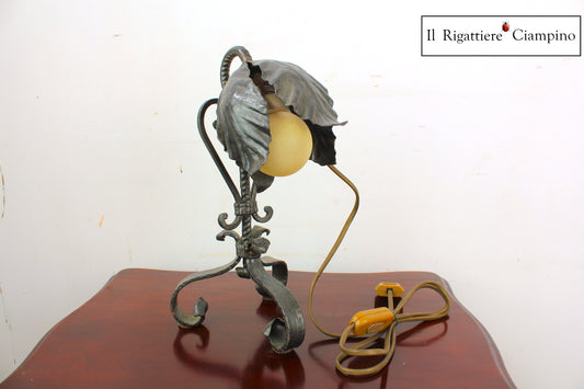 Lampada in ferro battuto foglia