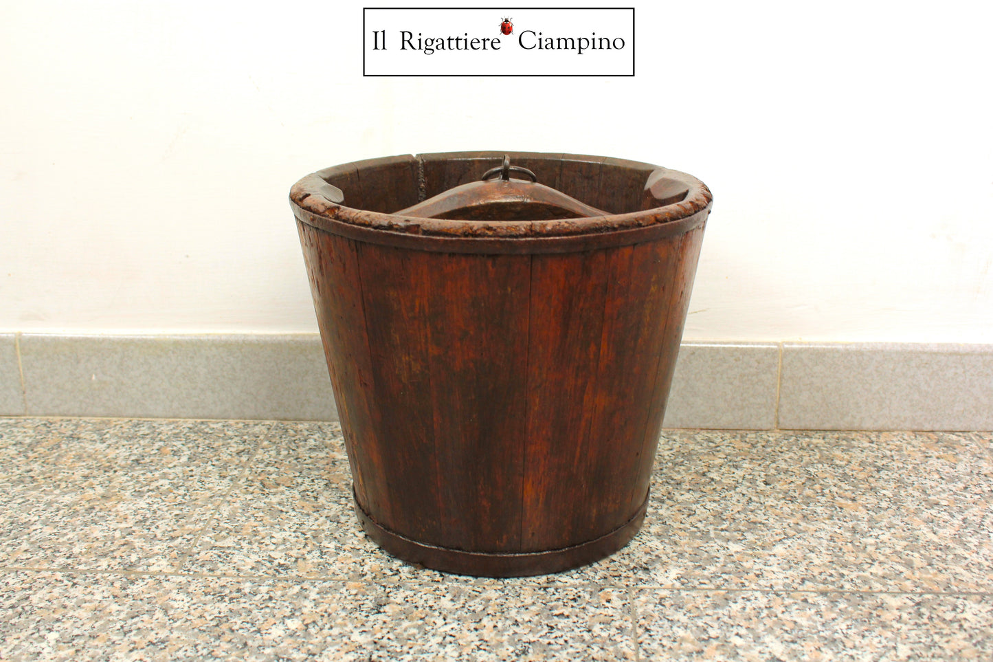 Secchio da pozzo antico in legno
