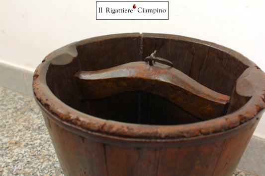 Secchio da pozzo antico in legno
