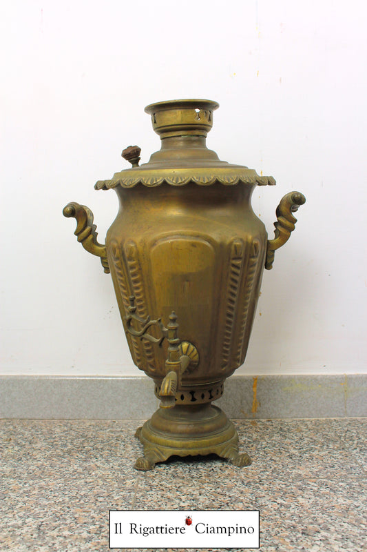 Fontanella antica in latta