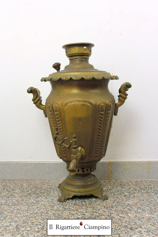 Fontanella antica in latta