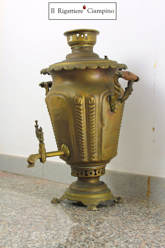 Fontanella antica in latta