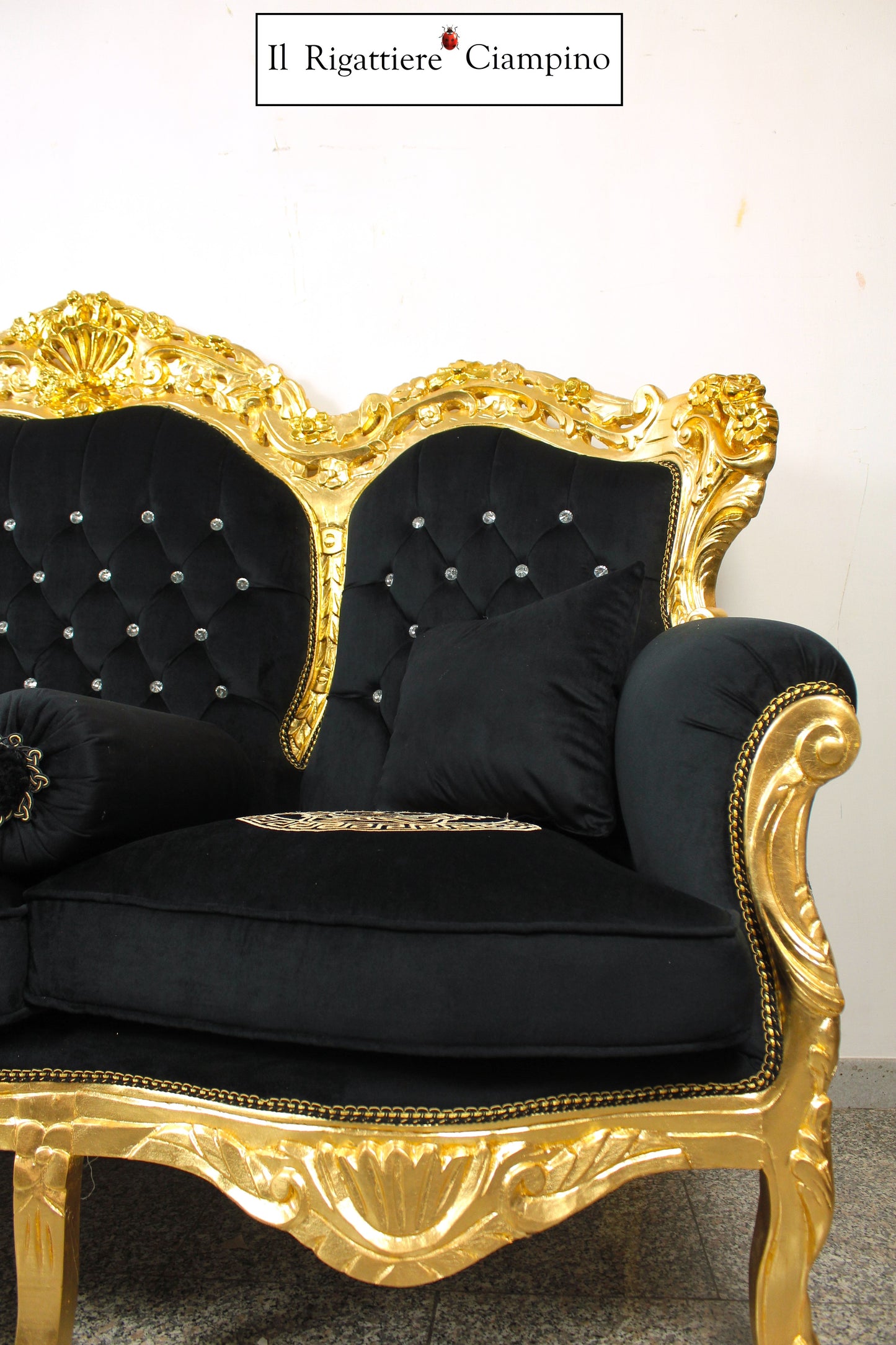 Salotto completo in stile Barocco Versace oro e velluto nero con Medusa