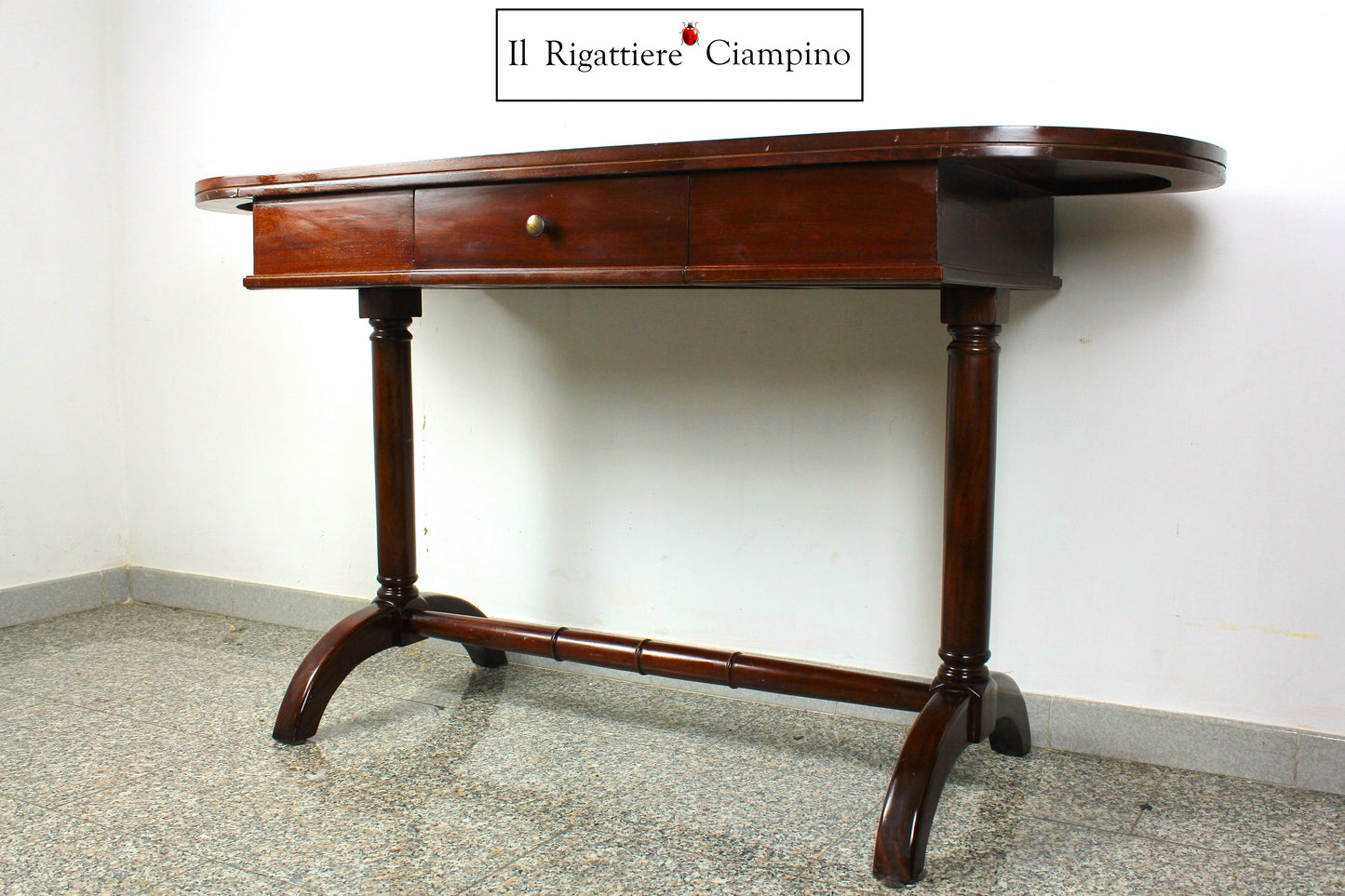Scrivania ovale in legno mogano con cassetto