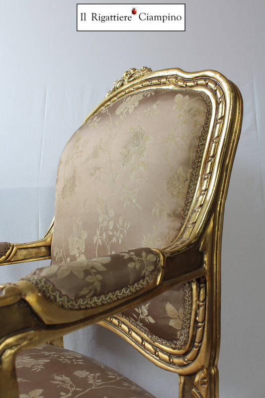 Poltrona in stile barocco in foglia oro e damasco beige