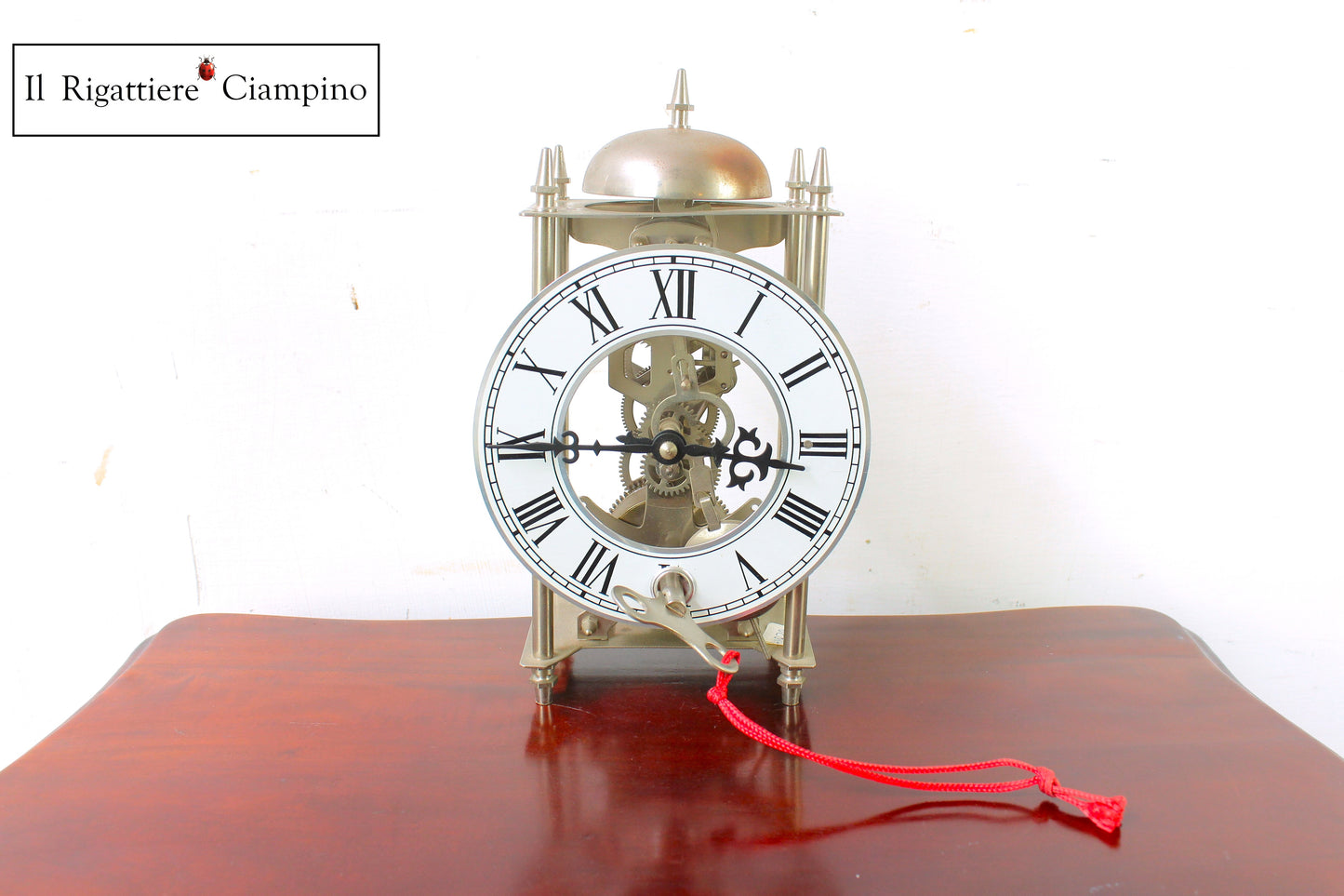 Orologio in metallo con chiave