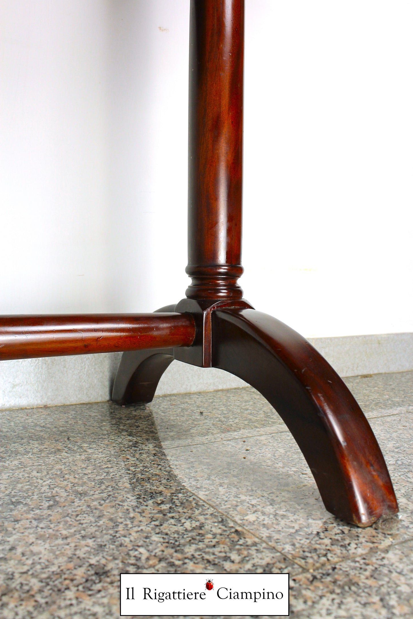 Scrivania ovale in legno mogano con cassetto