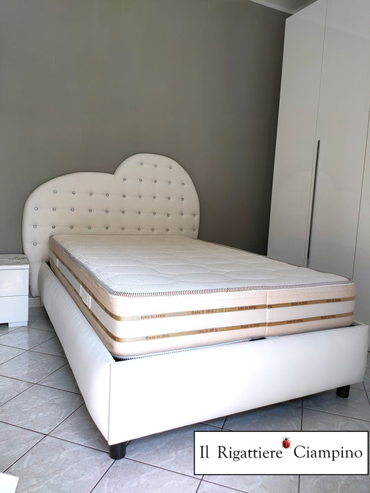 Letto matrimoniale Cuore imbottito in ecopelle bianca