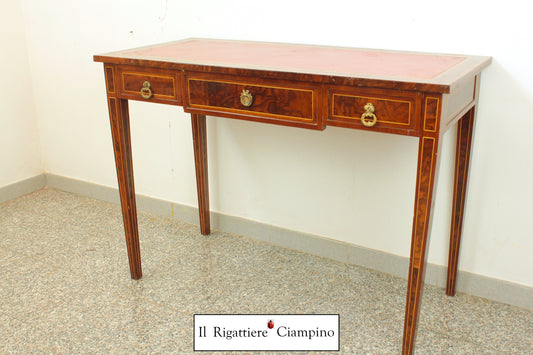 Scrivania con tre cassetti, radica di noce ed ecopelle bordeaux