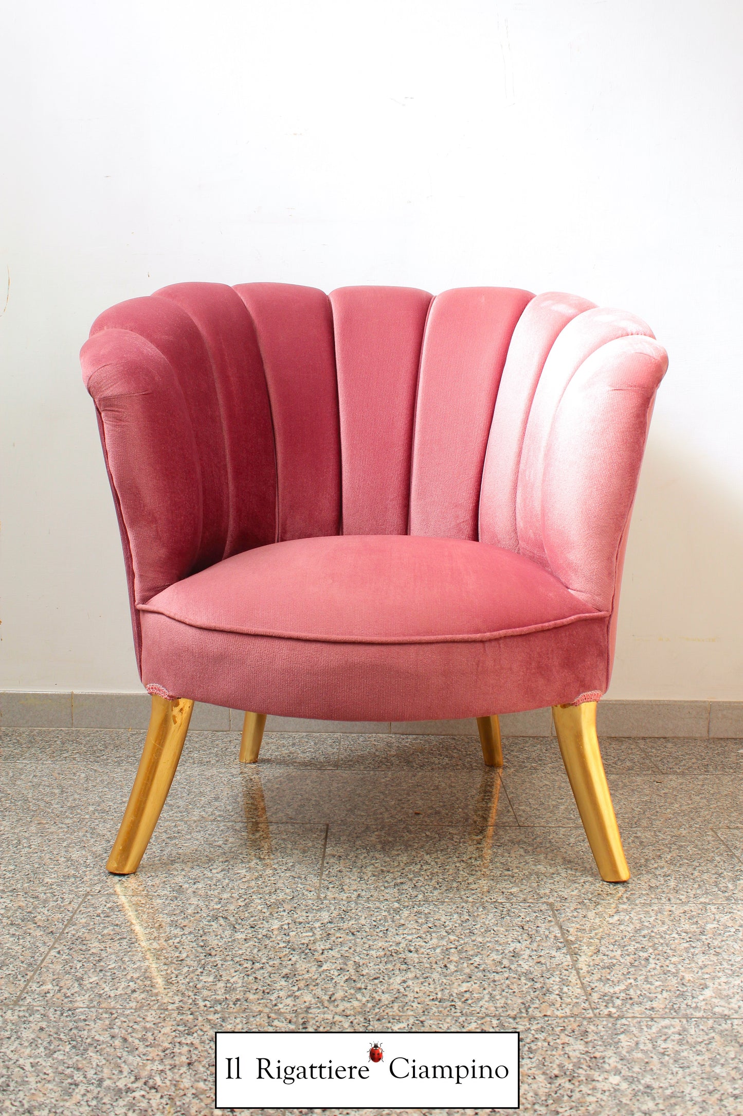 Poltrona Perla in velluto rosa