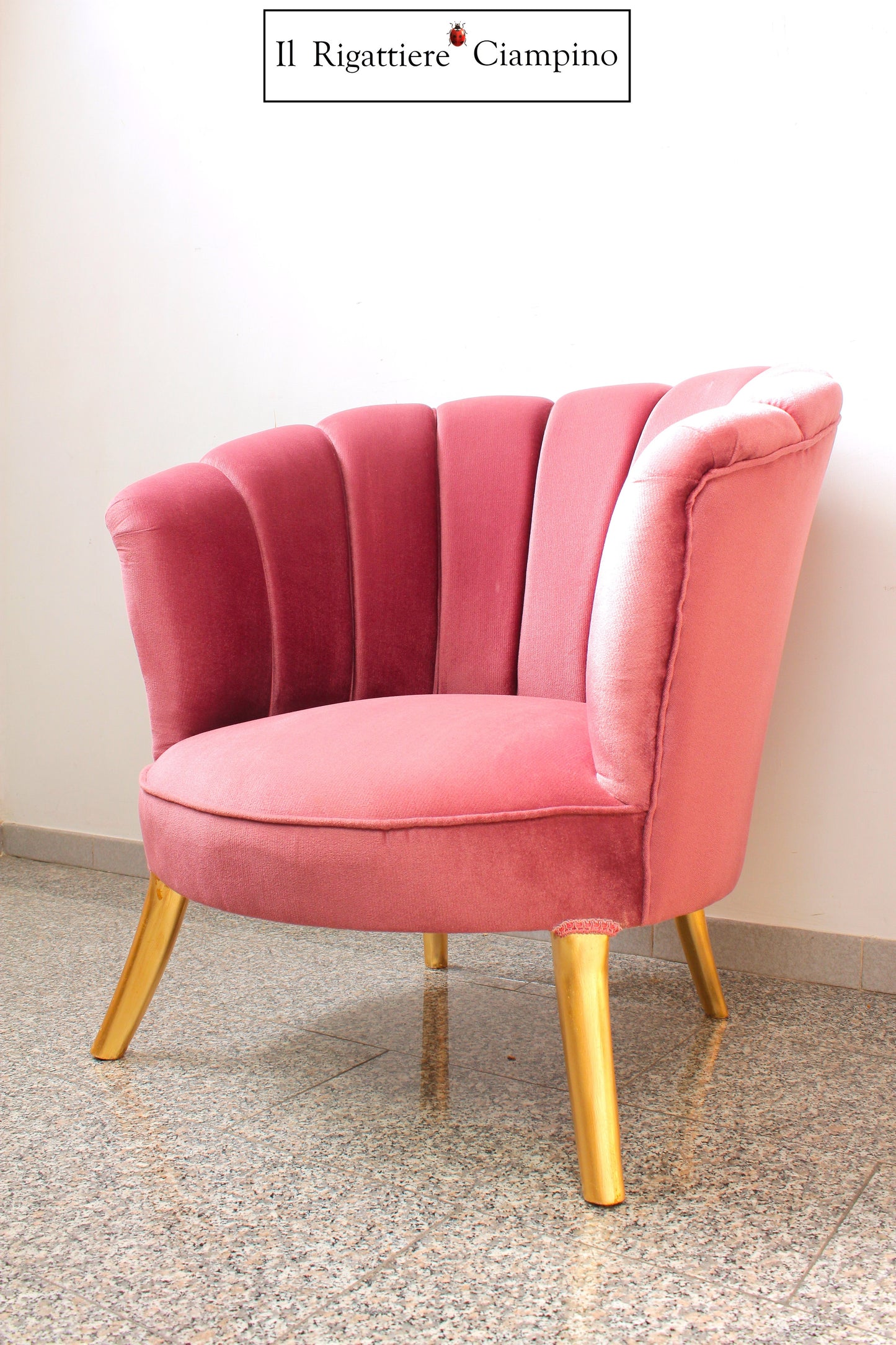 Poltrona Perla in velluto rosa