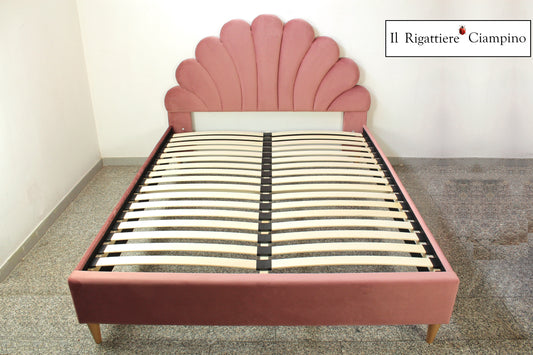 Letto matrimoniale modello Perla in velluto rosa