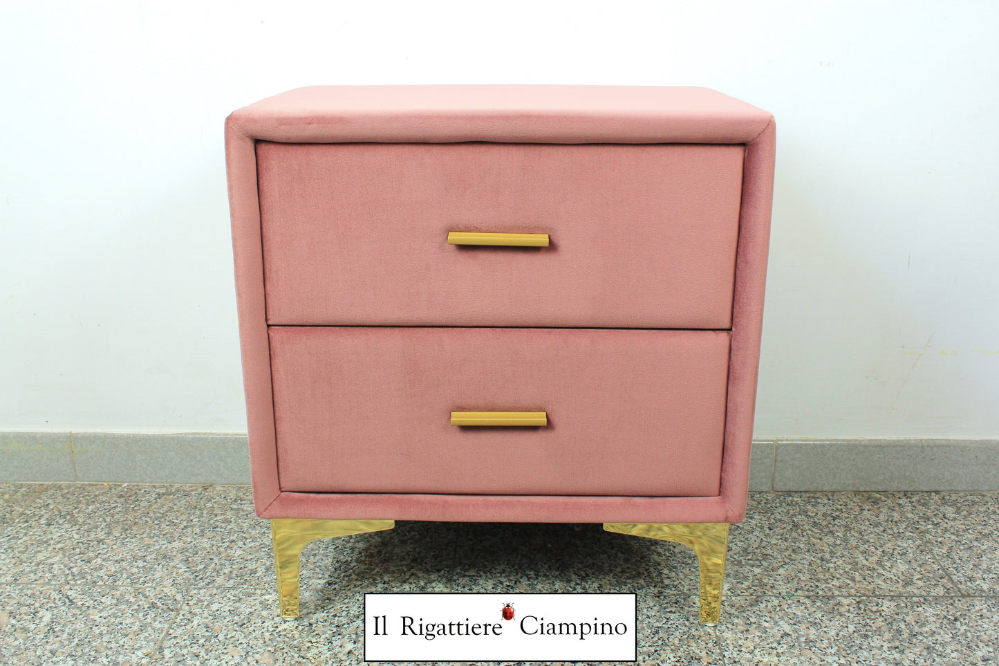Comodino rivestito in velluto rosa