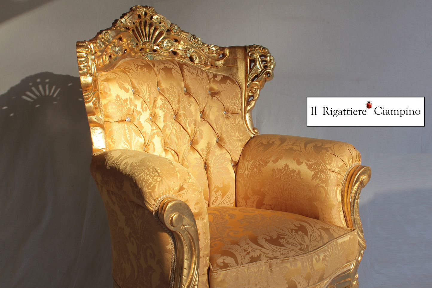 Set salotto in stile barocco, foglia oro e damasco dorato