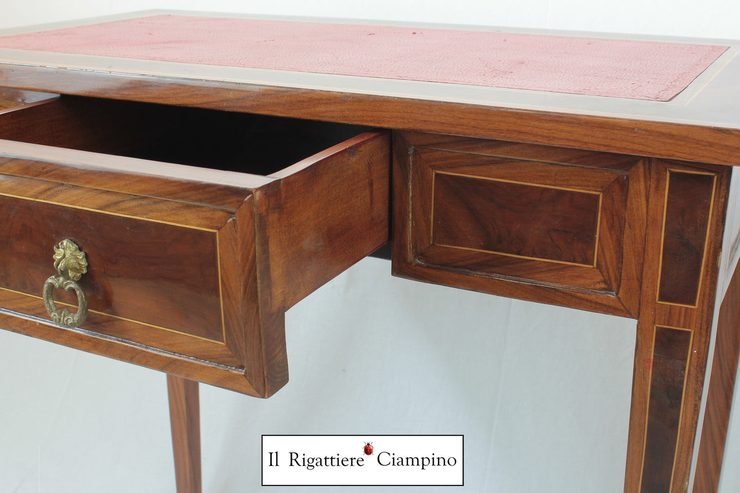 Scrittoio in radica di noce con piano in ecopelle bordeaux