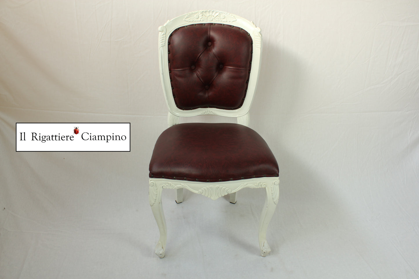 Sedia Susan in ecopelle bordeaux, legno massello laccato