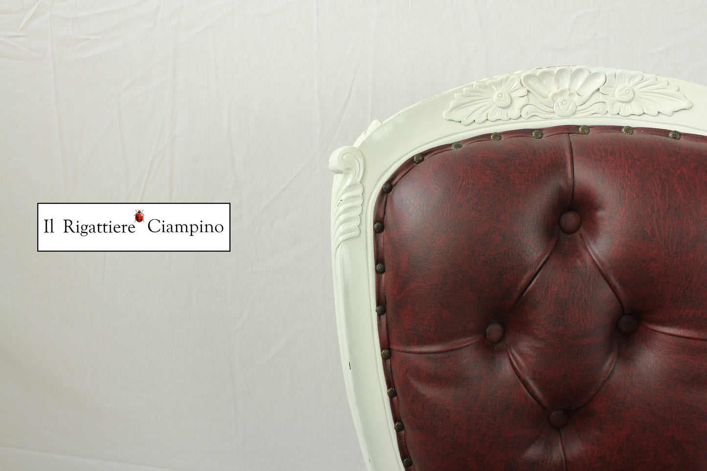 Sedia Susan in ecopelle bordeaux, legno massello laccato