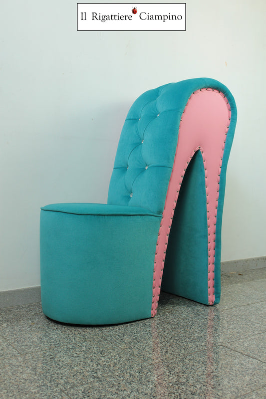Sedia modello scarpa azzurra e rosa in ecopelle e velluto