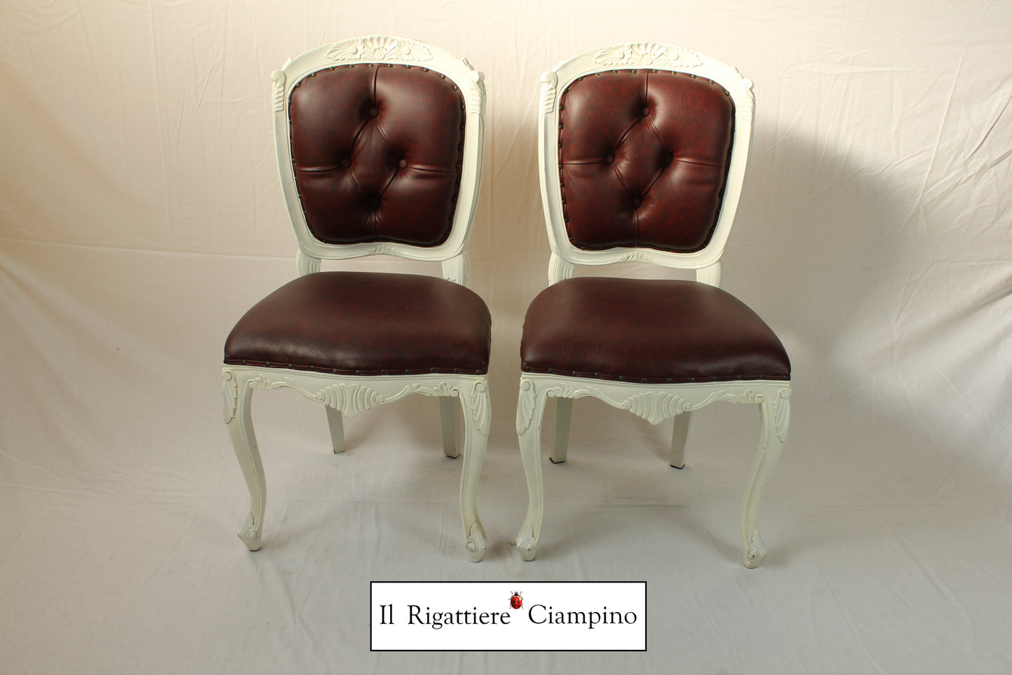 Sedia Susan in ecopelle bordeaux, legno massello laccato