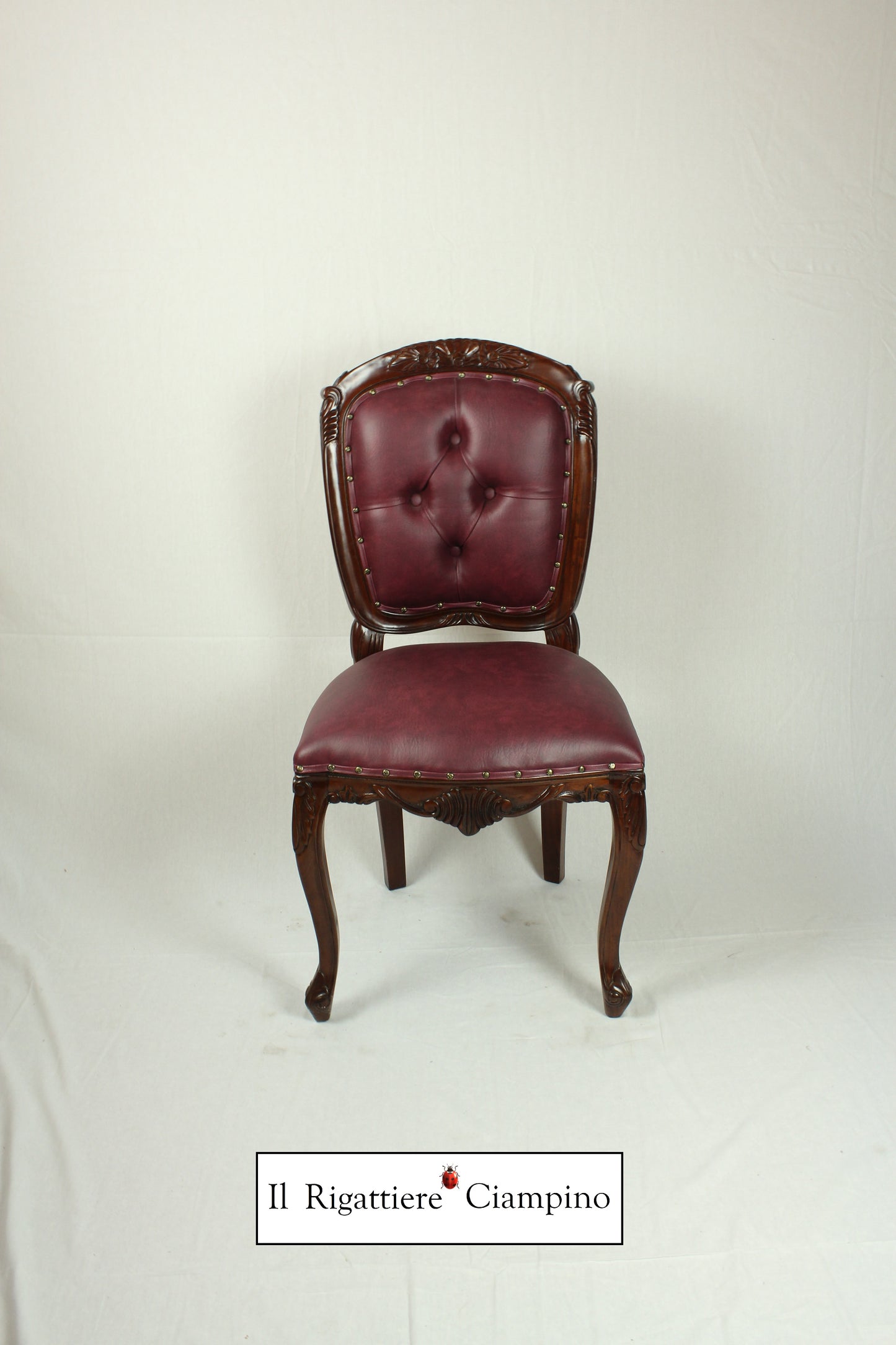 Sedia Susan in ecopelle bordeaux, legno massello laccato