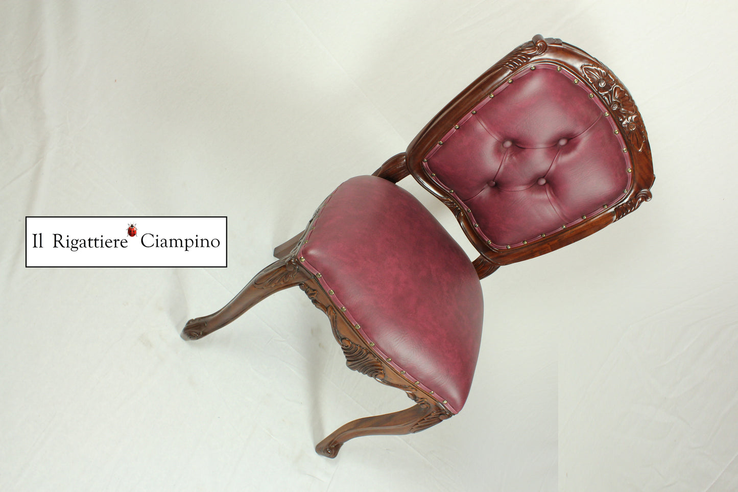 Sedia Susan in ecopelle bordeaux, legno massello laccato