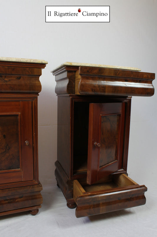 Coppia comodini in radica di noce, piano in marmo