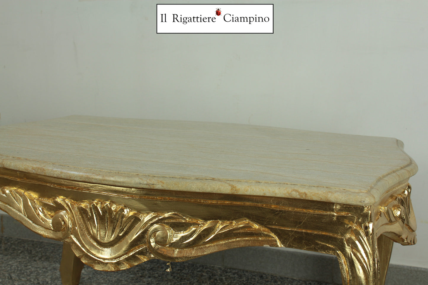 Tavolino in foglia oro con piano in marmo