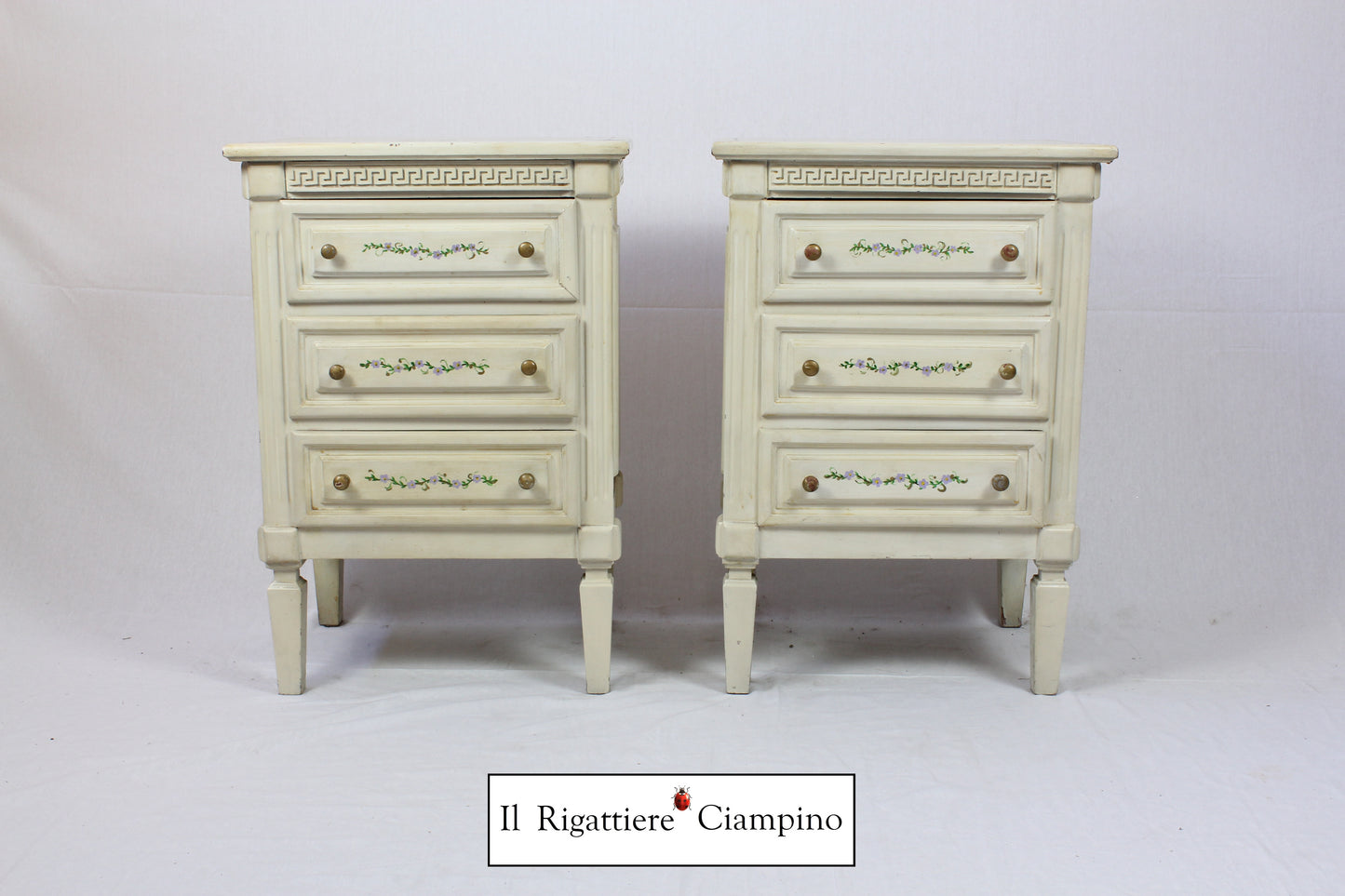 Coppia Comodini avorio in stile provenzale
