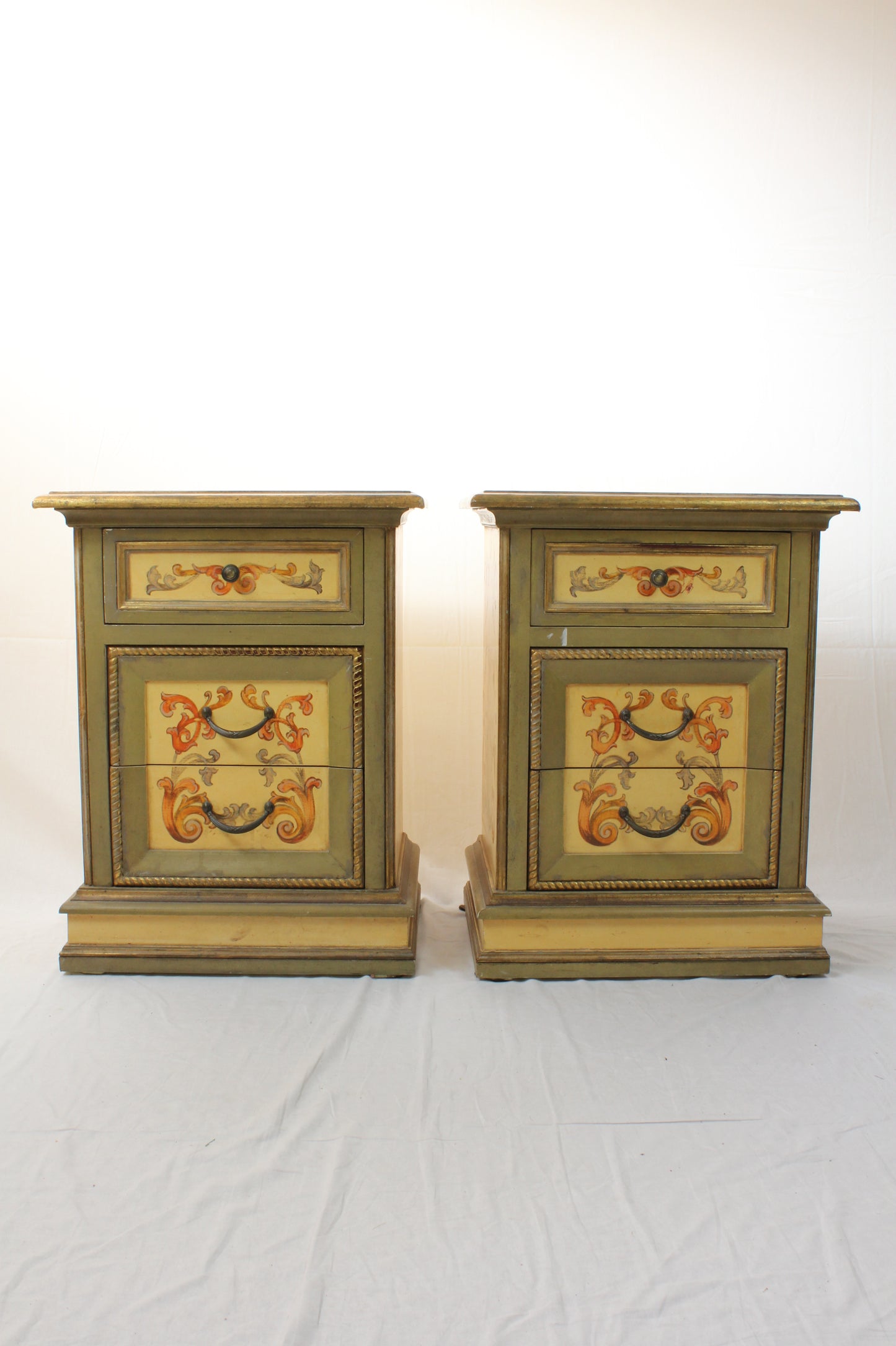 Coppia comodini in stile veneziano 3 cassetti