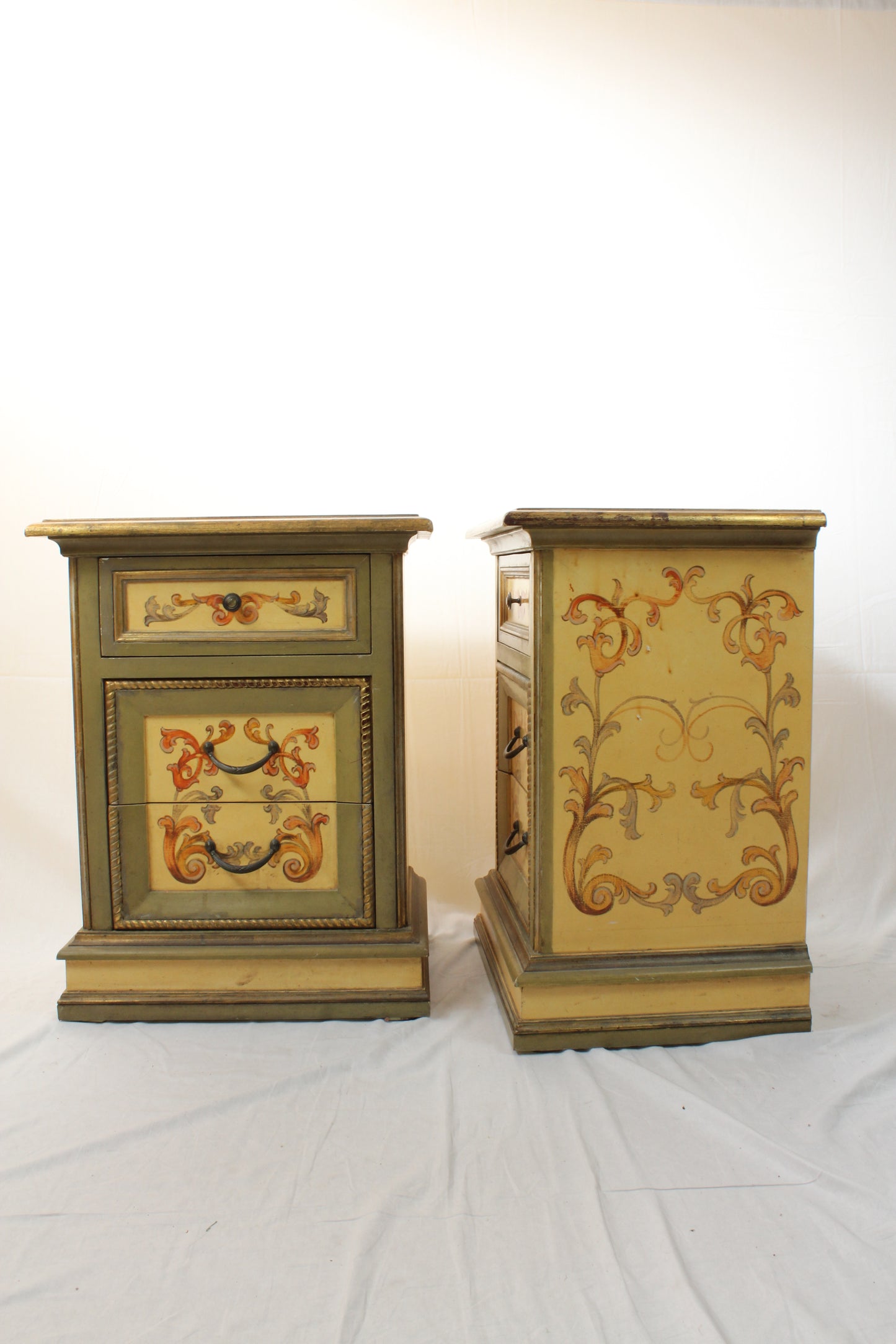 Coppia comodini in stile veneziano 3 cassetti