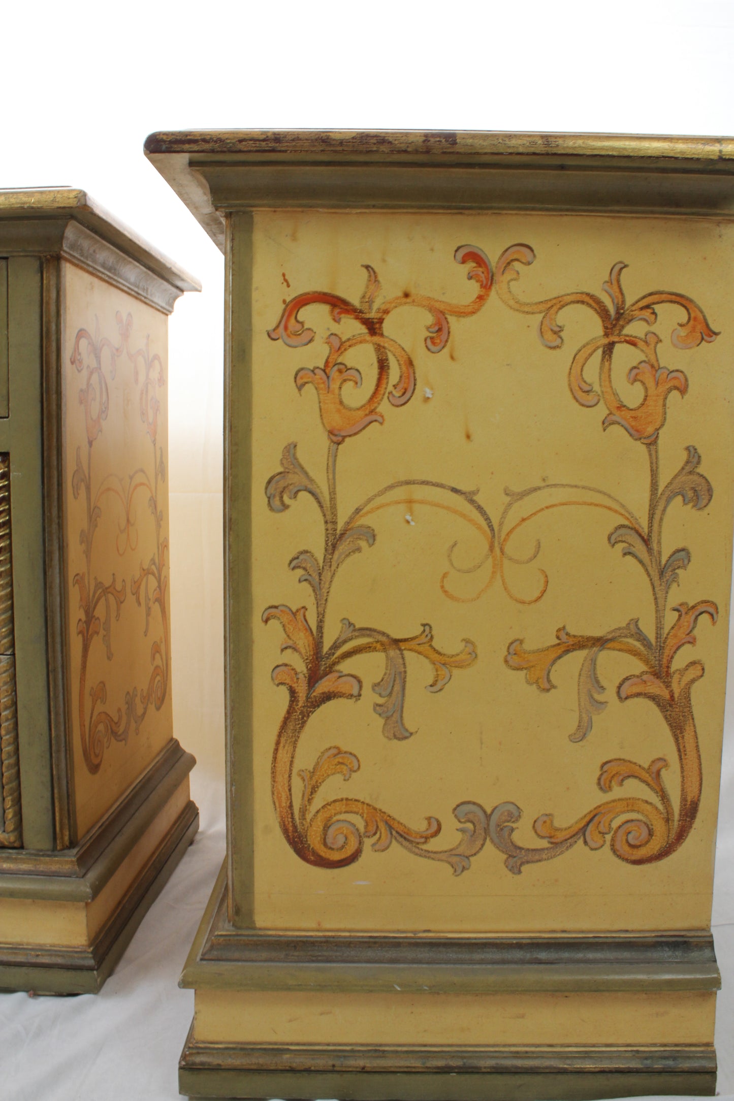 Coppia comodini in stile veneziano 3 cassetti