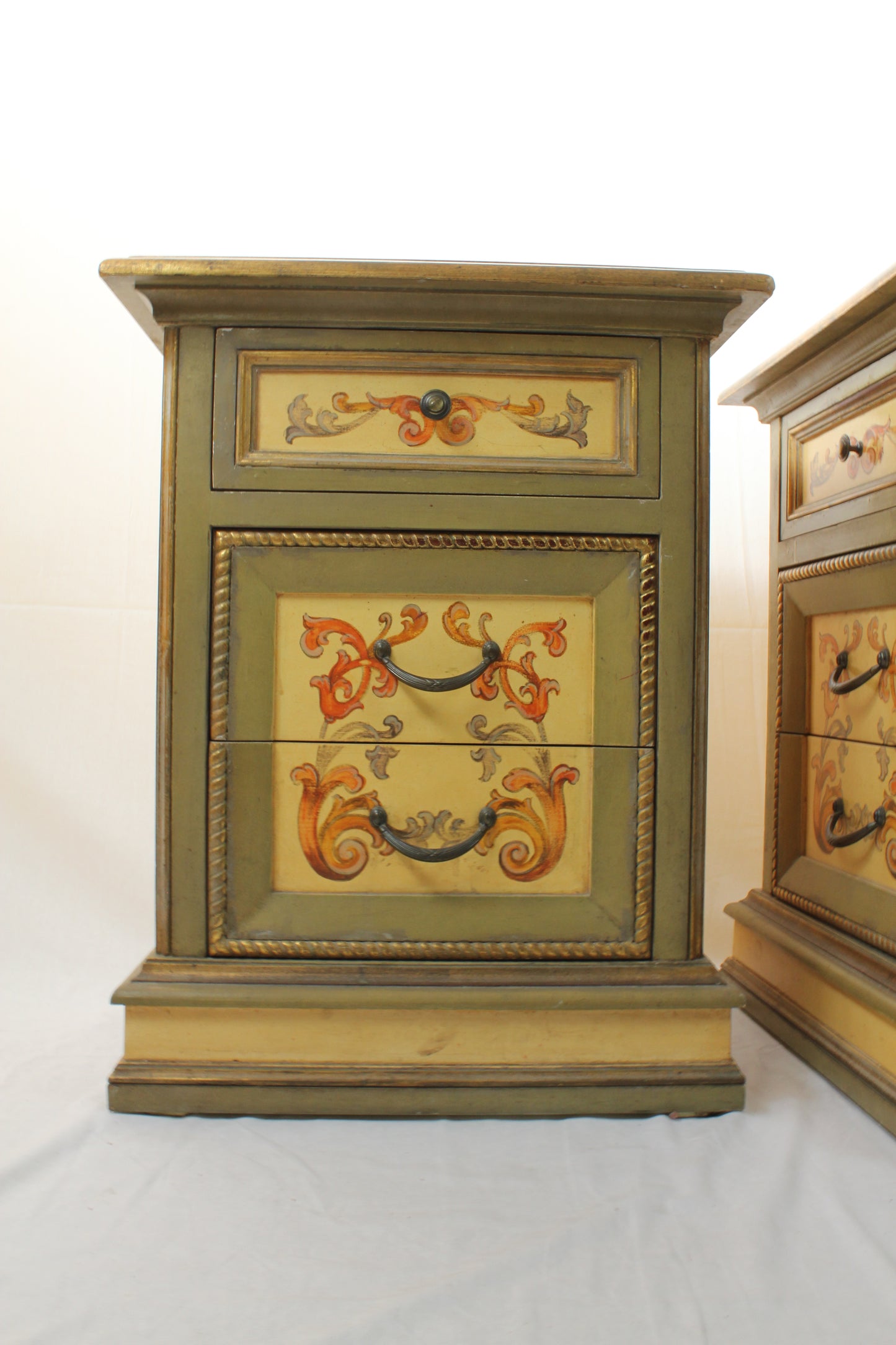Coppia comodini in stile veneziano 3 cassetti