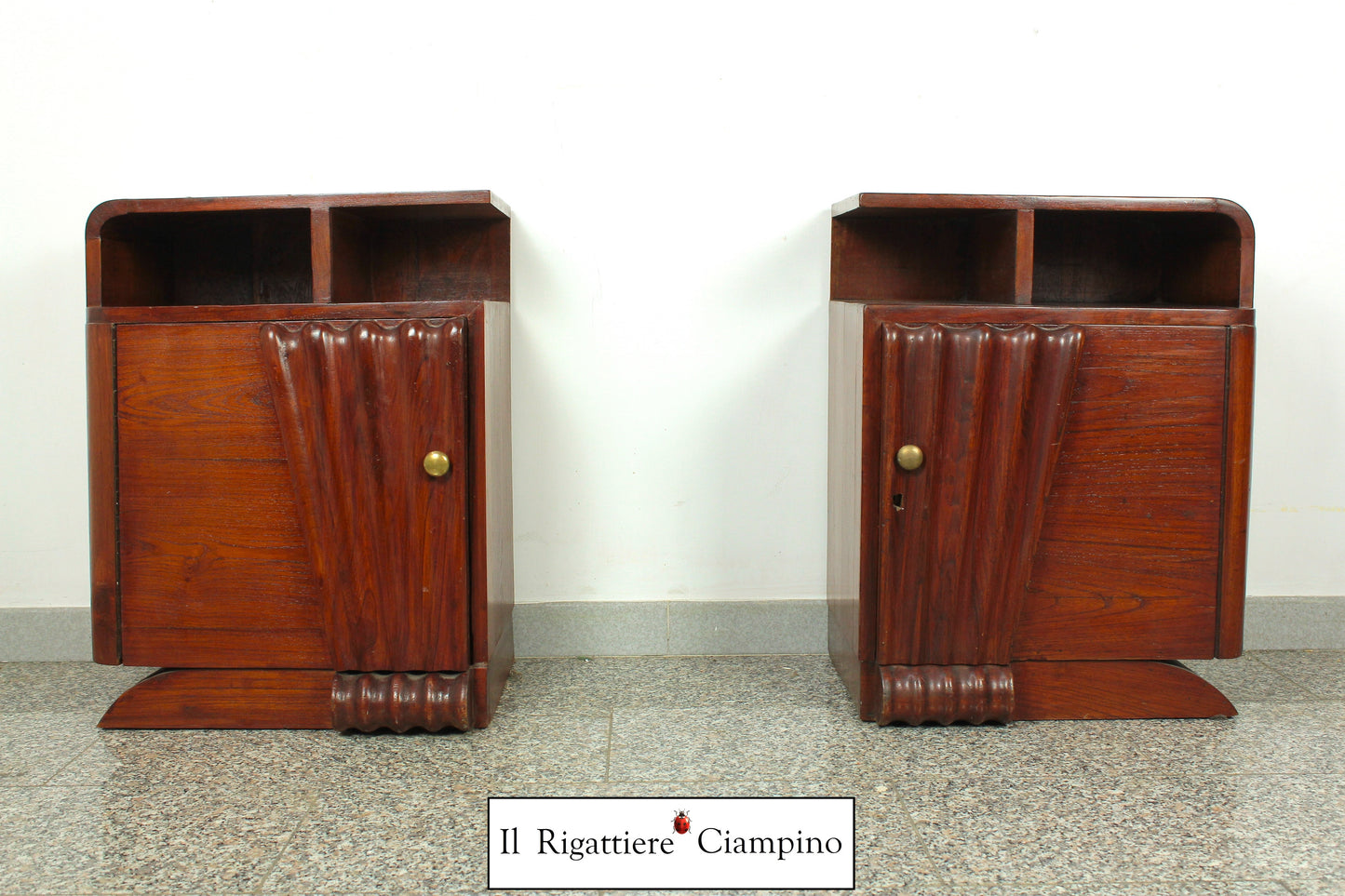 Coppia comodini legno lavorati marroni