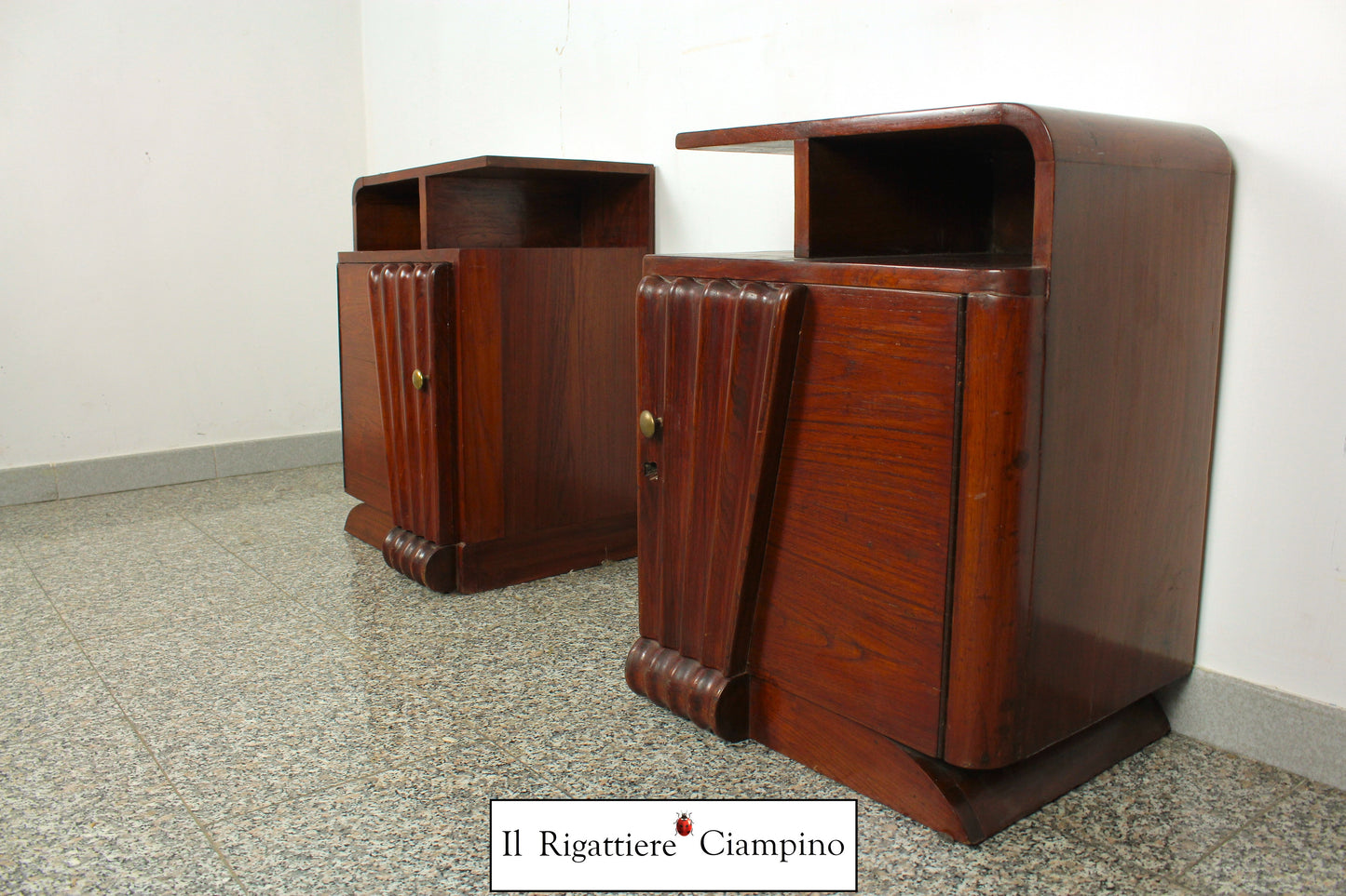 Coppia comodini legno lavorati marroni
