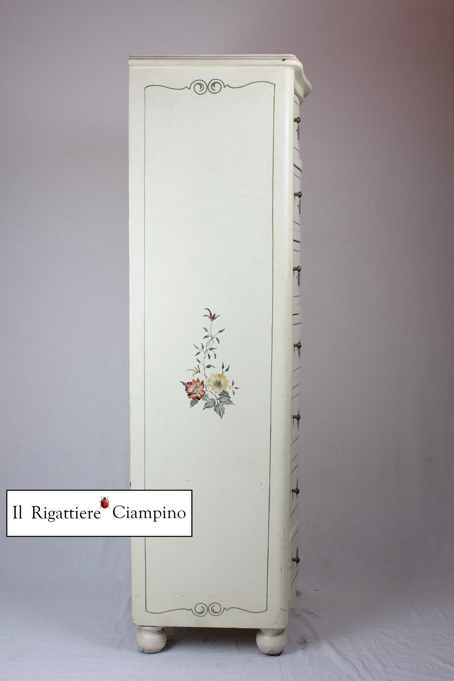 Settimino in stile provenzale avorio con decorazioni floreali dipinte a mano