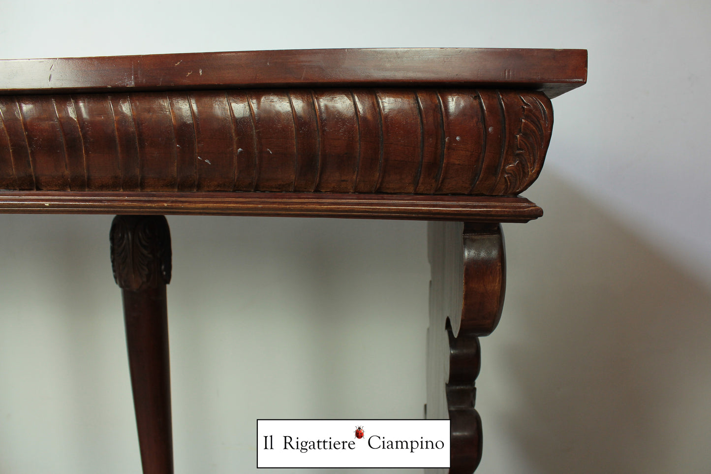 Altare in legno mogano massello tinta noce medio