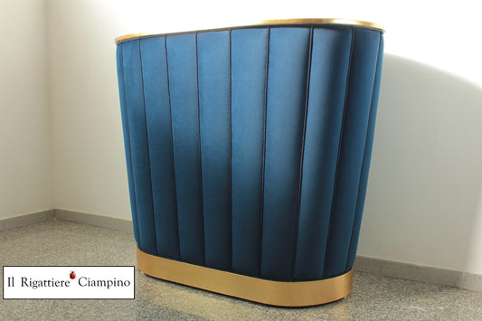 Bancone cassa reception in velluto blu e foglia oro