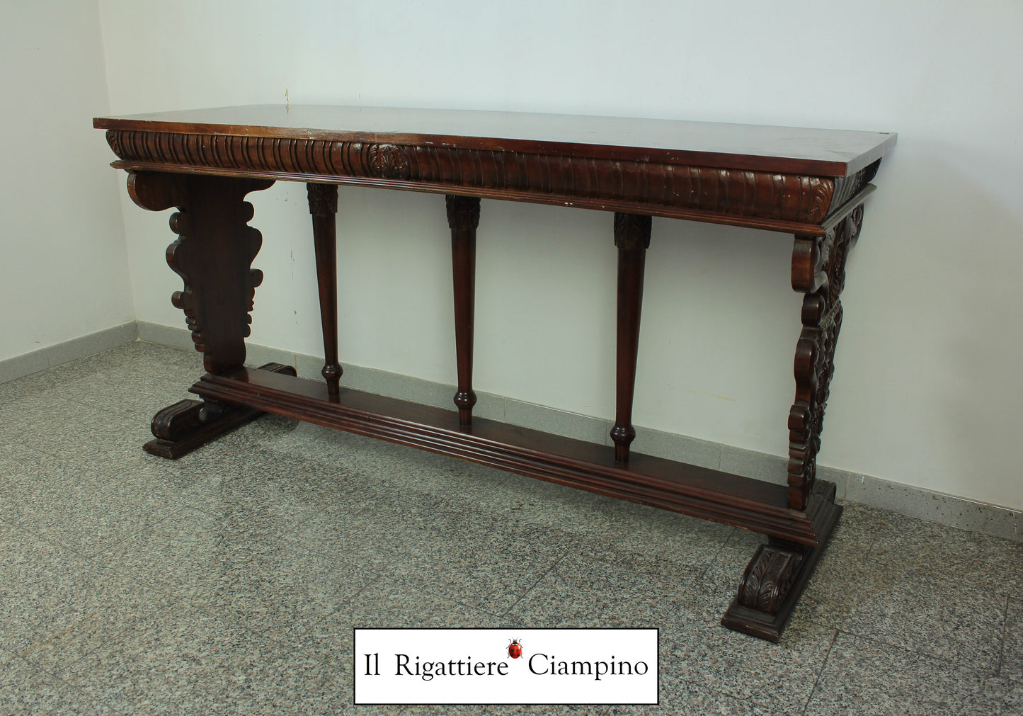Altare in legno mogano massello tinta noce medio