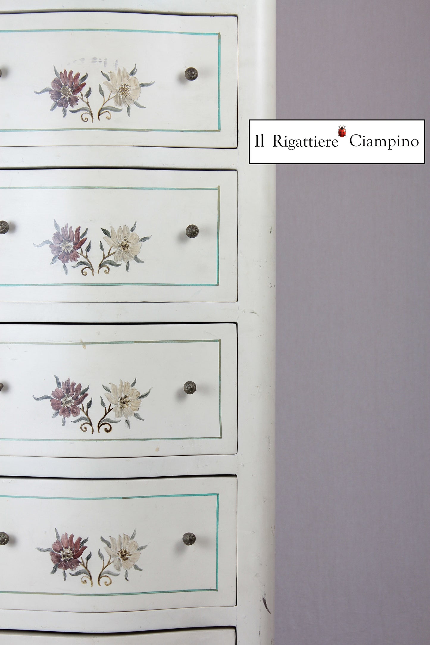 Settimino in stile provenzale avorio con decorazioni floreali dipinte a mano