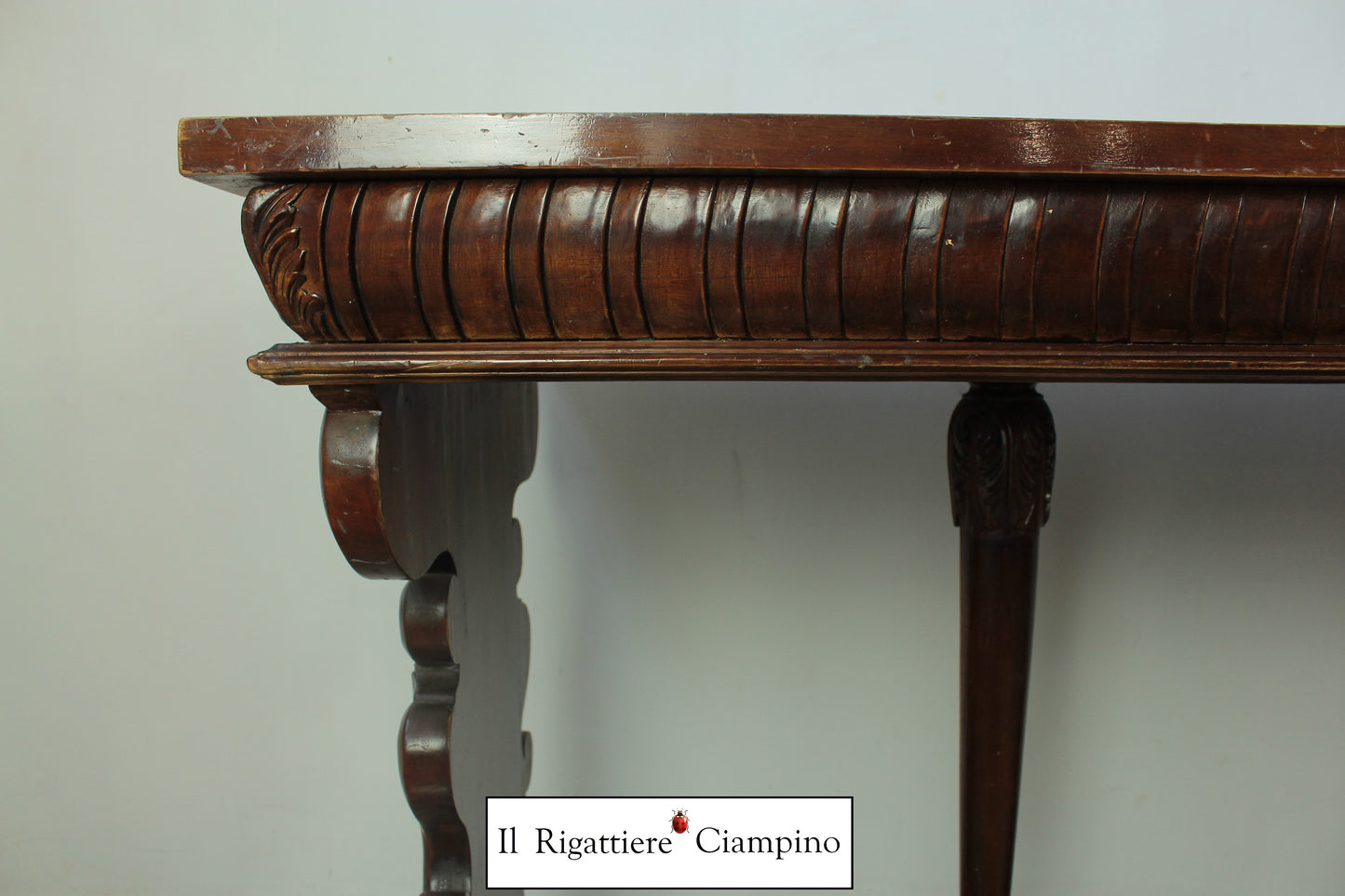 Altare in legno mogano massello tinta noce medio