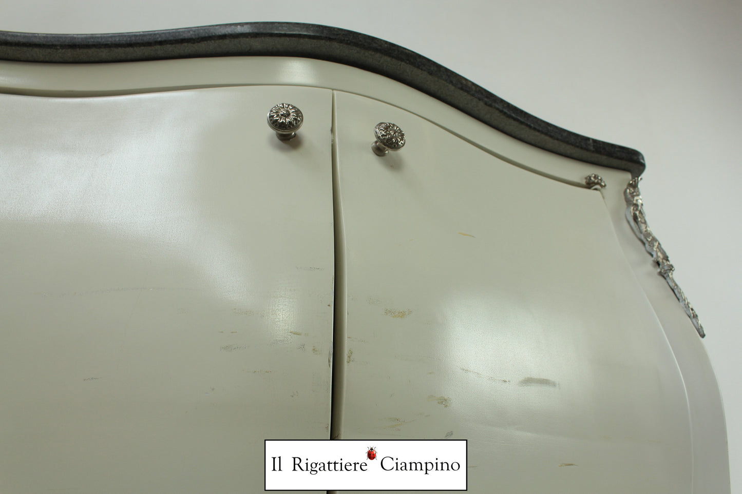 Mobile bagno bianco con lavandino