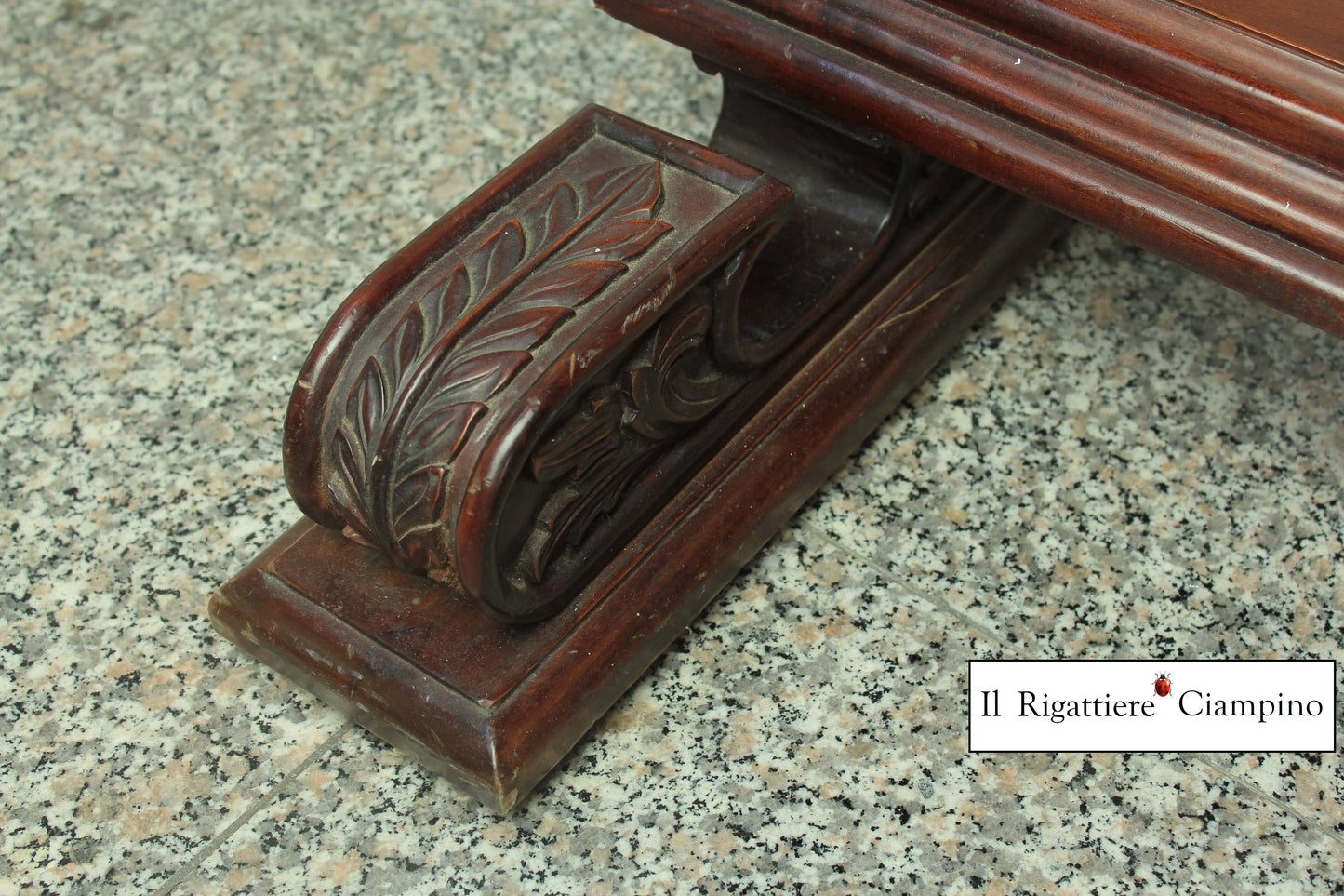 Altare in legno mogano massello tinta noce medio