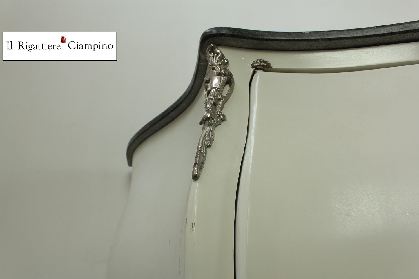 Mobile bagno bianco con lavandino